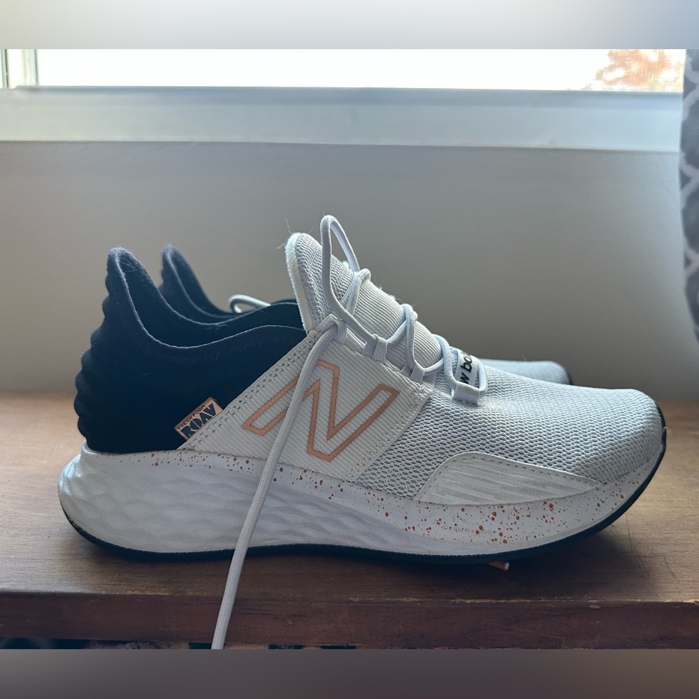 New Balance Roav Sneakers